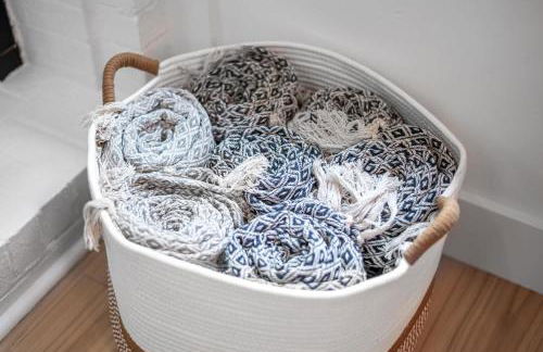 Tranquil Light-Filled Retreat 3BR Ranch - Photo 10