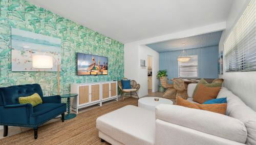 Walk to Beach, Heated Pool, Dog-Friendly, Firepit - Foto 3