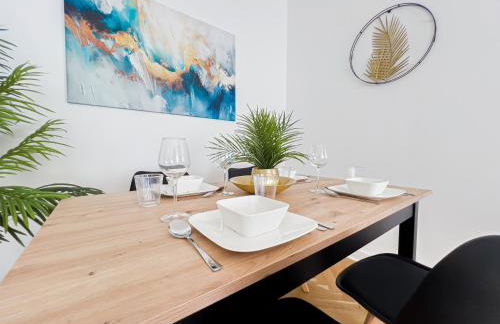 Erstklassiges Ferienapartment Citynah mit 1 Schlafzimmer - WiFi, TV, Küchenzeile, Waschmaschine&Trockner - Foto 17