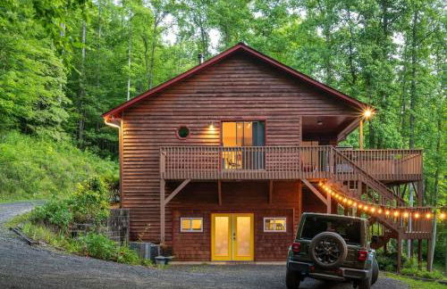 Majestic - Modern Cabin, Hot Tub, & Game Room! - Foto 1