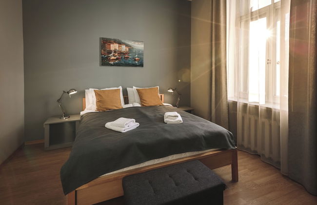 Bearsleys Downtown Apartments - Photo 4