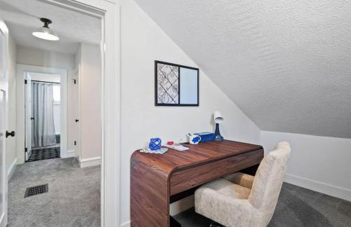 Spacious 4BR in Kamms Corners Cleveland - Game Room - Sleeps 9 - Foto 26