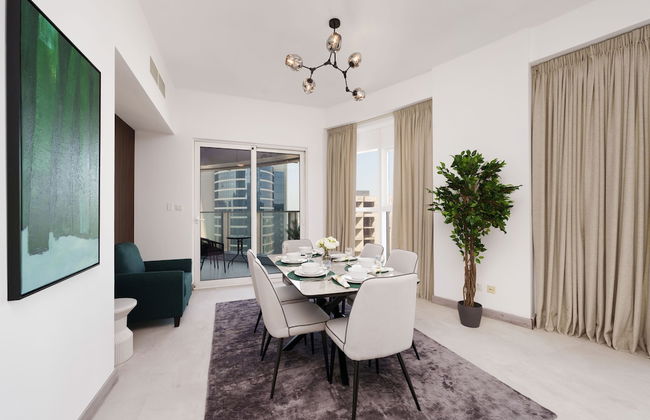 Maison Privee - Elegant and Panoramic Sea View Apt on Al Reem Island - Photo 10