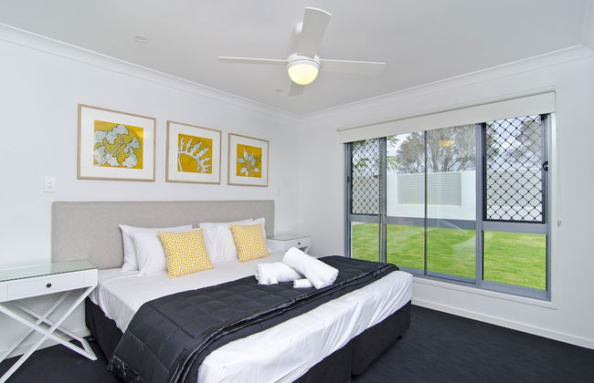 Sentosa at Tugun Beachfront Holiday Home - Photo 4