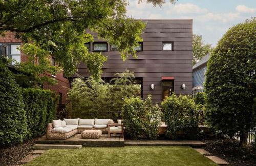 Chic 4BR with Fenced Yard, Walk to Dining, Parking, 5 Mins to Nissan Stadium, Less than 10 Mins to Broadway, Workspace, Parking, 24 Hr Hospitality, Great for Families - Foto 29