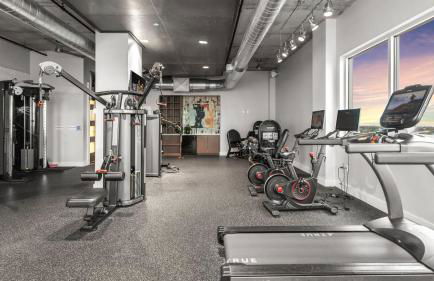 Chic 2BR Getaway Walk to Breweries and Art Walk - Photo 33