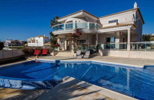 Luxury Villa with Private Pool, Gym & Leisure Room by Gale Beach LM25 - Foto 27