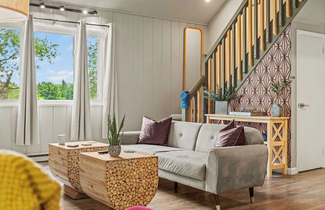 Inn the Poconos by Avantstay Private Lake Access Enclosed Hot Tub - Photo 6