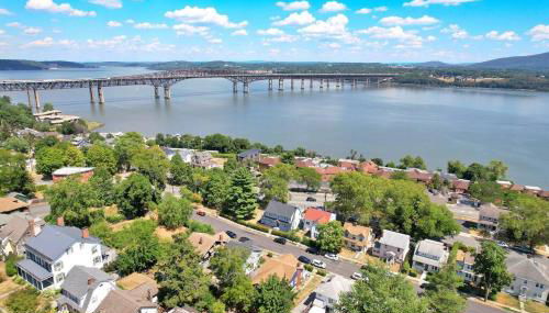 MidCentury Mod Suite, Hudson River/Mt Beacon Views - Photo 4