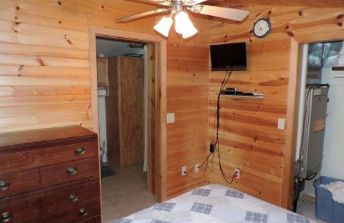 Rustic Cabin Rental Along the Wolf River in Fremont, Wisconsin - Foto 9