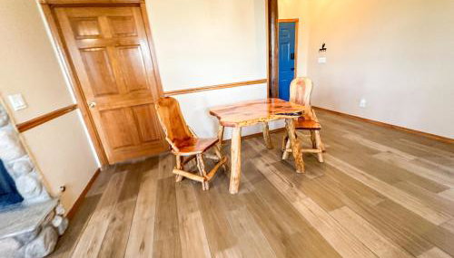 Forest edge, wild mustangs nearby, balcony views By Vacation Your Way - Foto 5