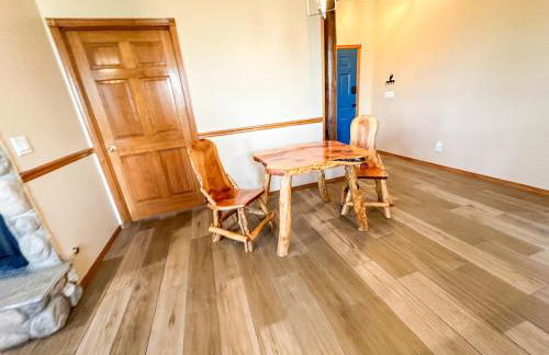 Forest edge, wild mustangs nearby, balcony views By Vacation Your Way - Foto 5