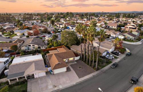 Entire Private Home with 3 Bedrooms 2 Bathrooms, Gated Yard, Garage, Hot Tub, 4-Beds, Golf, Mira Mesa, Available Now - Photo 52