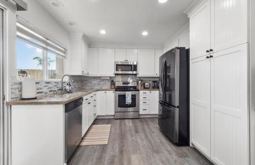 Super Spacious Family Vacation House! - Photo 2