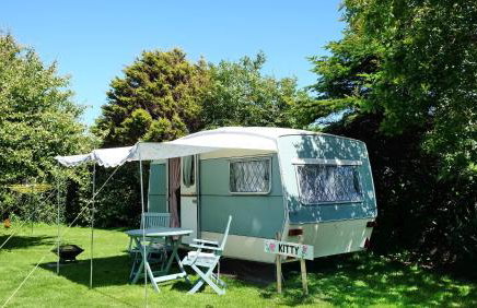Kitty Unique 60s Caravan set in Pretty Garden - Foto 2