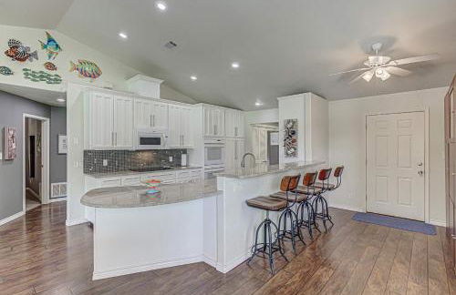 Waterfront 3BR Retreat - Pool & Hot Tub - Foto 6