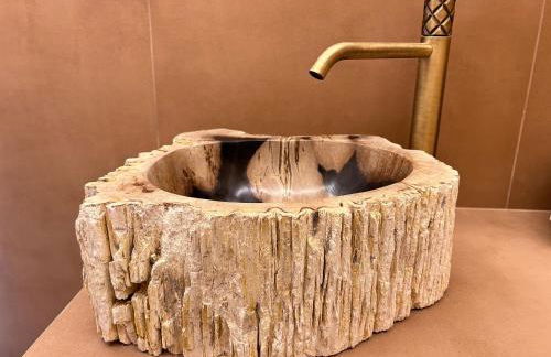 L A Boutique Suites with Private Hot Tub - Photo 72