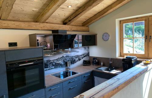 Chalet BERGSUCHT in Ruhpolding Bayern, Traumlage am sonnigen Südhang, kostenlose Parkplätze, schnelles WLAN, ruhige Sackgasse, NETFLIX inklusive - Foto 14