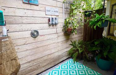 Romantic Beach Style Cottage close to everything! - Photo 10