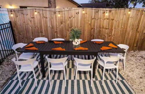 New listing~10 min to beach~Back yard fun~Pool - Foto 51