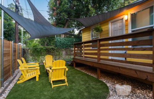 East Austin Bungalow w BBQ Firepit Fun Yard - Foto 16