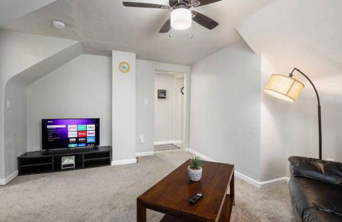 Great Location! 2BR - King Bed - Private Laundry - Foto 13