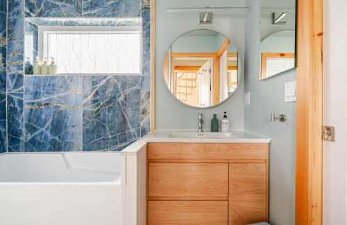 Secluded Private Retreat with Cabin & Vintage Airstream - Foto 34