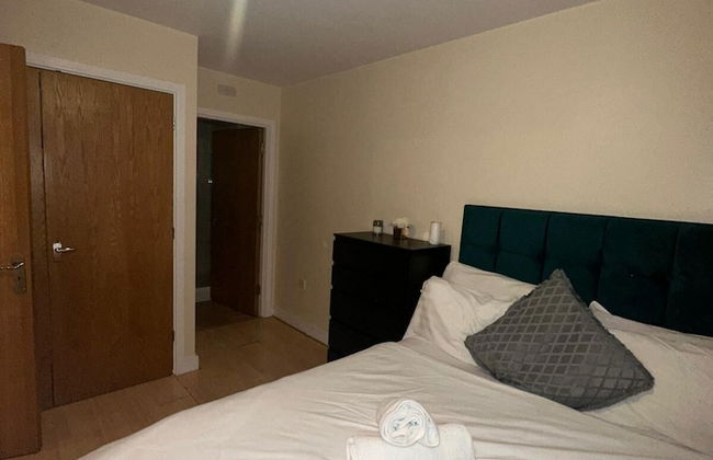 Remarkable 1-bed Apartment in Romford - Photo 5