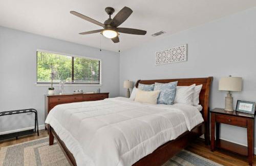 5BR 3.5BA Waterfront Boat, Dock and Kayaks, Lake McQueeney by Austin Vacay - Foto 31