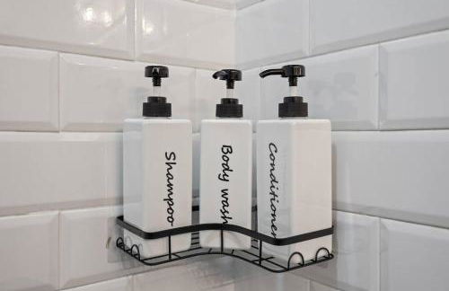 Stunning Downtown Apartment with Pool, Laundry, Parking - Foto 13