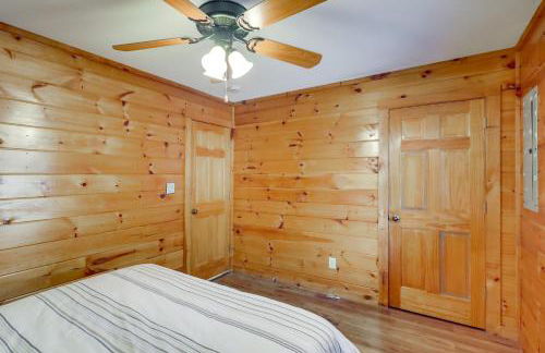 Steps to Lake Lanier Wooded Escape with Boat Dock - Foto 20