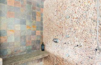 Luxurious sky loft with giant soaker tub, steam room, views - Foto 39