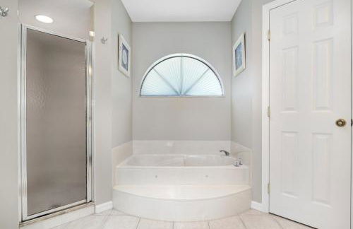 Waterfront Paradise! Heated Pool, Dock, Grill, Fishing near restaurants and shops - Foto 9