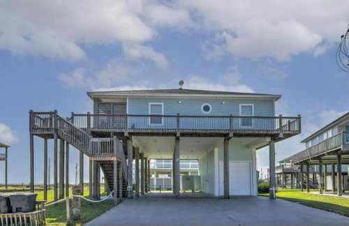 JUST LISTED Beach House Steps Away from the Beach - Foto 9