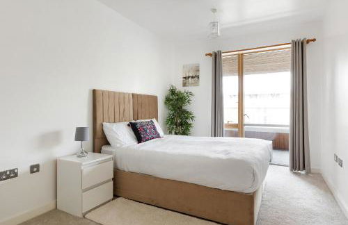 2BR Apartments in Canning Town Station with Balcony - Foto 14