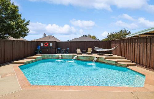 Deluxe Poolside Home, Modern 5BR with Gaming Room - Foto 47