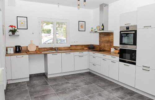 L'Escapade Jaune - Jacuzzi, Wi-Fi, tout équipée - Foto 11