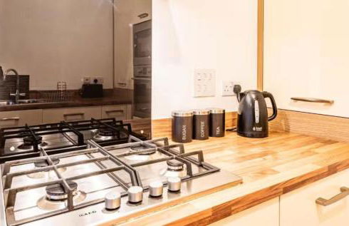 Family-Friendly 4-Bedroom House in Moston with Parking and Garden - Foto 17