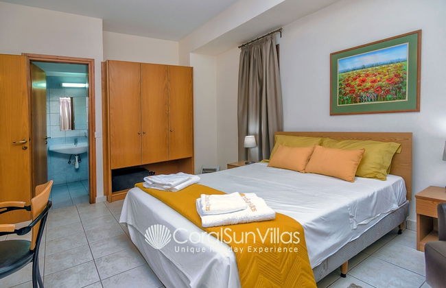 Wonderful Quiet Area, Completely Privacy, Large Private Pool, Colourful Garden - Foto 6