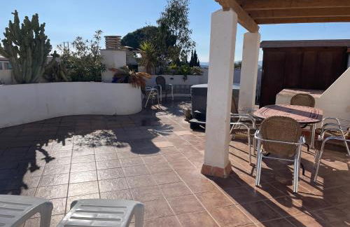 Penthouse with Private Roof terrace and jacuzzi - Photo 5