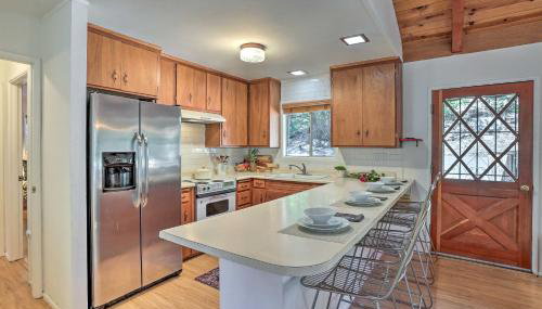 Modern and Unique Cabin with Deck by Lake Gregory! - Foto 3