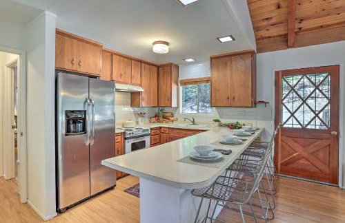 Modern and Unique Cabin with Deck by Lake Gregory! - Foto 3