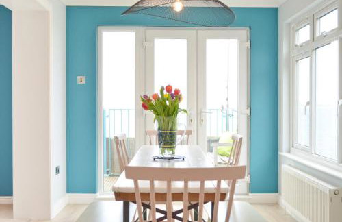 Princes Esplanade-Beachfront House with Balcony a stone throw from Gurnard Beach - Foto 6