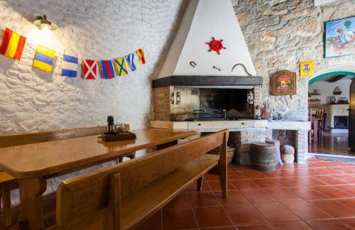 Captain's Villa with Swimming Pool - Photo 17