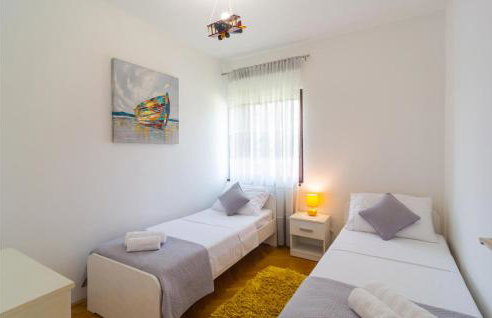 Three-Bedroom Apartment In Srinjine - Photo 19