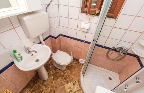 2 Bedroom Beautiful Home In Plaski - Photo 34