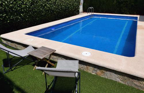 Natural park, terrace and pool - Photo 1