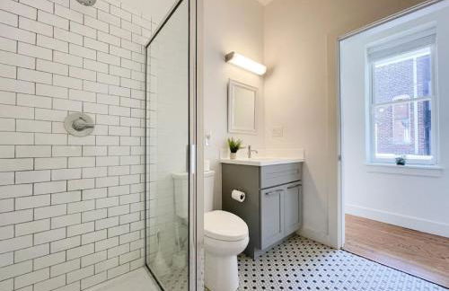 Historic 1900s Townhome with a Modern Flair - Foto 18