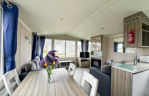 Lovely 8 Berth Caravan In Essex, At Steeple Bay Holiday Park Ref 36059A - Foto 11