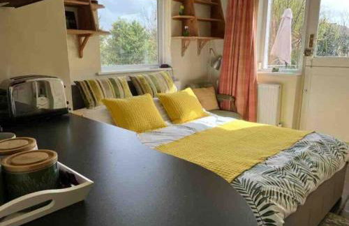 Entire 1bed Studio With Ensuite, Balcony & Parking - Foto 12